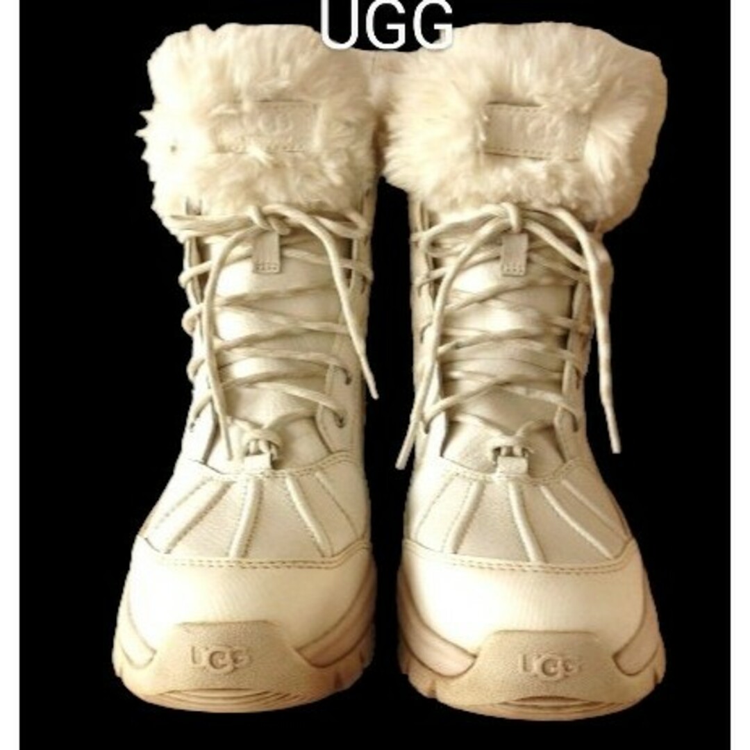 私も気づかず履いていました美品！アグUGG  Yose Fluff  白ミドルブーツ