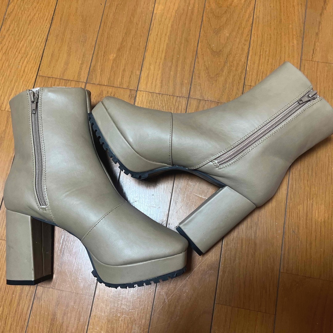 minia(ミニア)のチャンキーヒール厚底ミドルブーツ レディースの靴/シューズ(ブーツ)の商品写真
