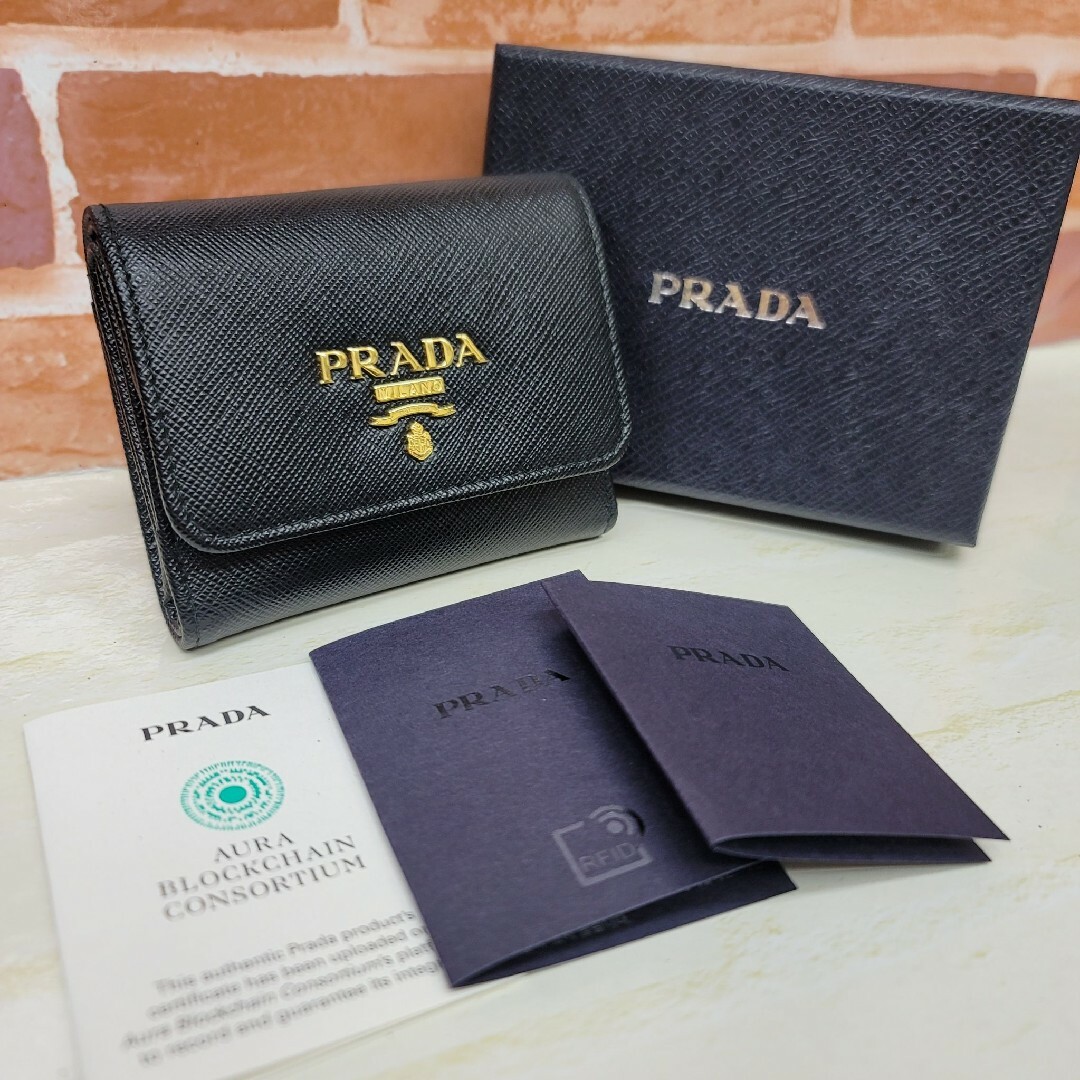 PRADA【プラダ】　三つ折り財布　ヴィッテロダイノ　レッド