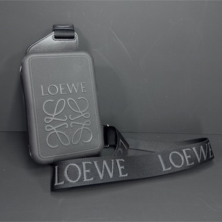 ロエベ(LOEWE)のLOEWE モルデッド スリング ダイアモンド ラバー ショルダーバッグ 黒(ショルダーバッグ)