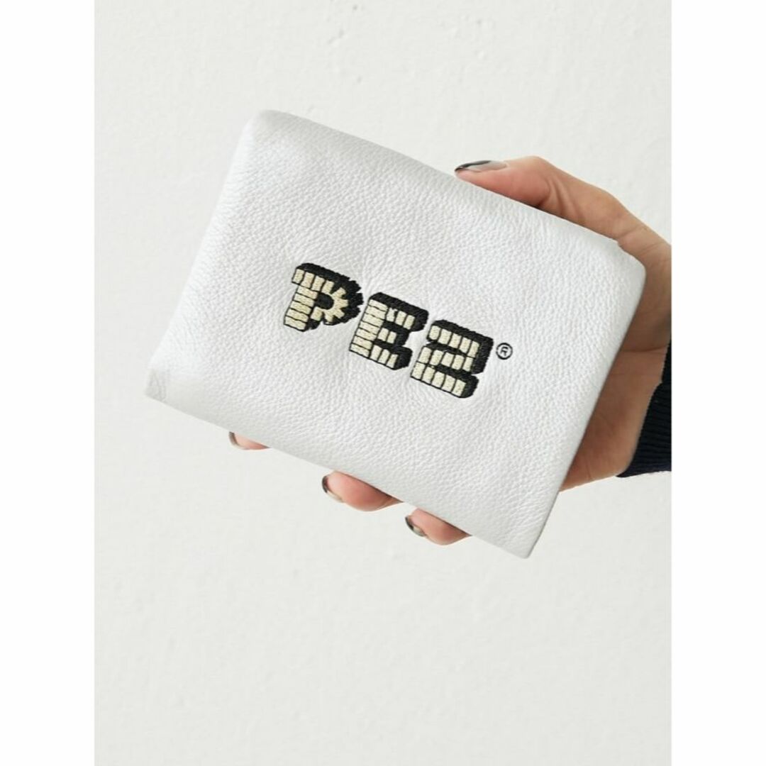 PEZ(ペッツ)×ear 刺繍折り財布 ホワイト