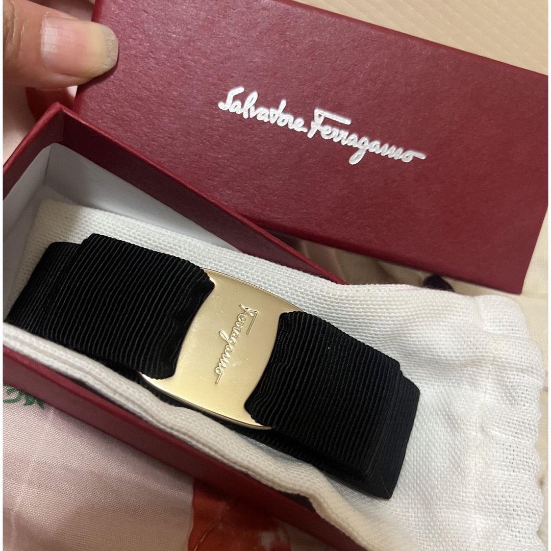 Salvatore Ferragamo(サルヴァトーレフェラガモ)のSalvatore Ferragamo フェラガモ バレッタ 髪飾り レディースのヘアアクセサリー(バレッタ/ヘアクリップ)の商品写真