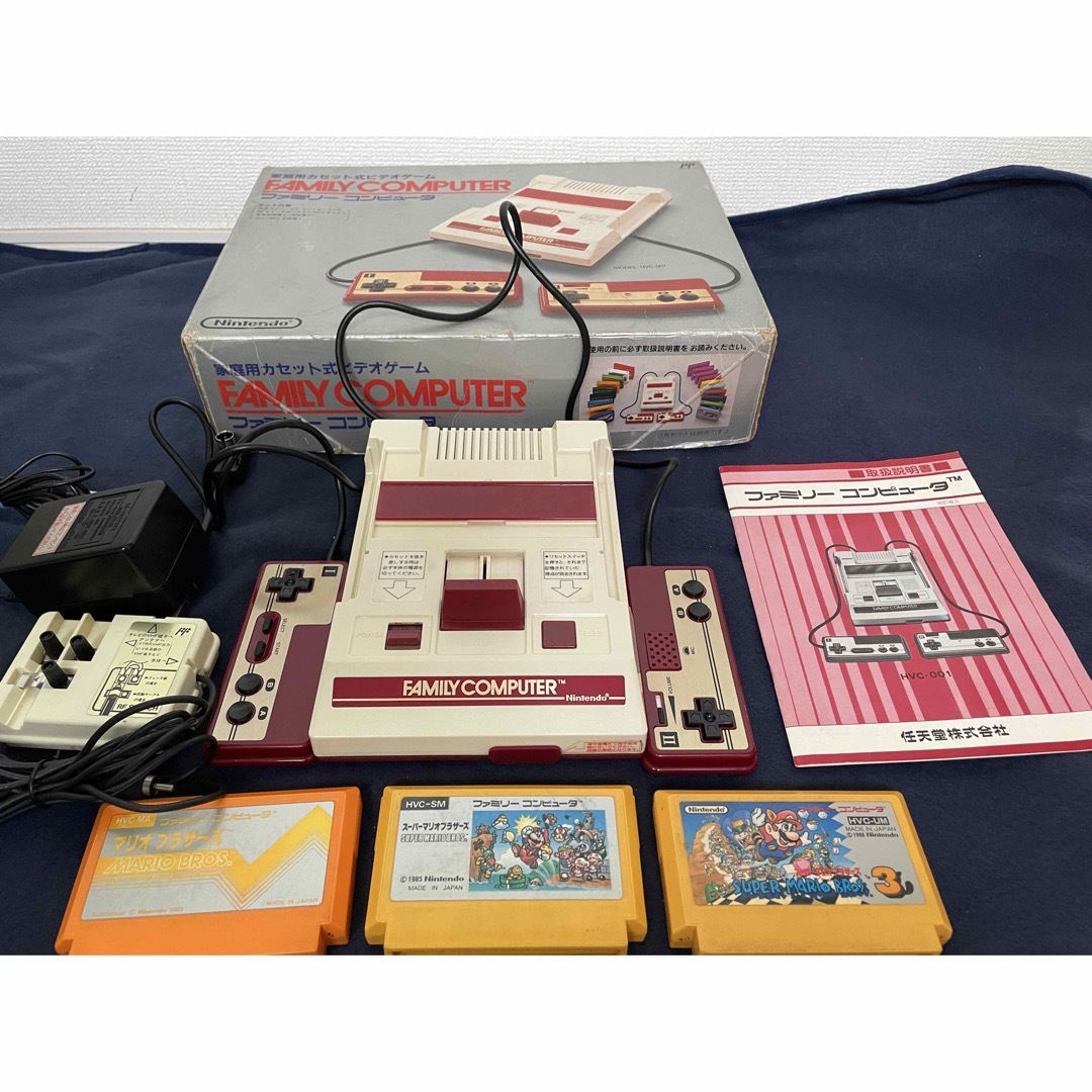 ファミリーコンピュータ(ファミリーコンピュータ)のファミコン本体　当時のまま純正ファミコン！　スーパーマリオ エンタメ/ホビーのゲームソフト/ゲーム機本体(家庭用ゲーム機本体)の商品写真