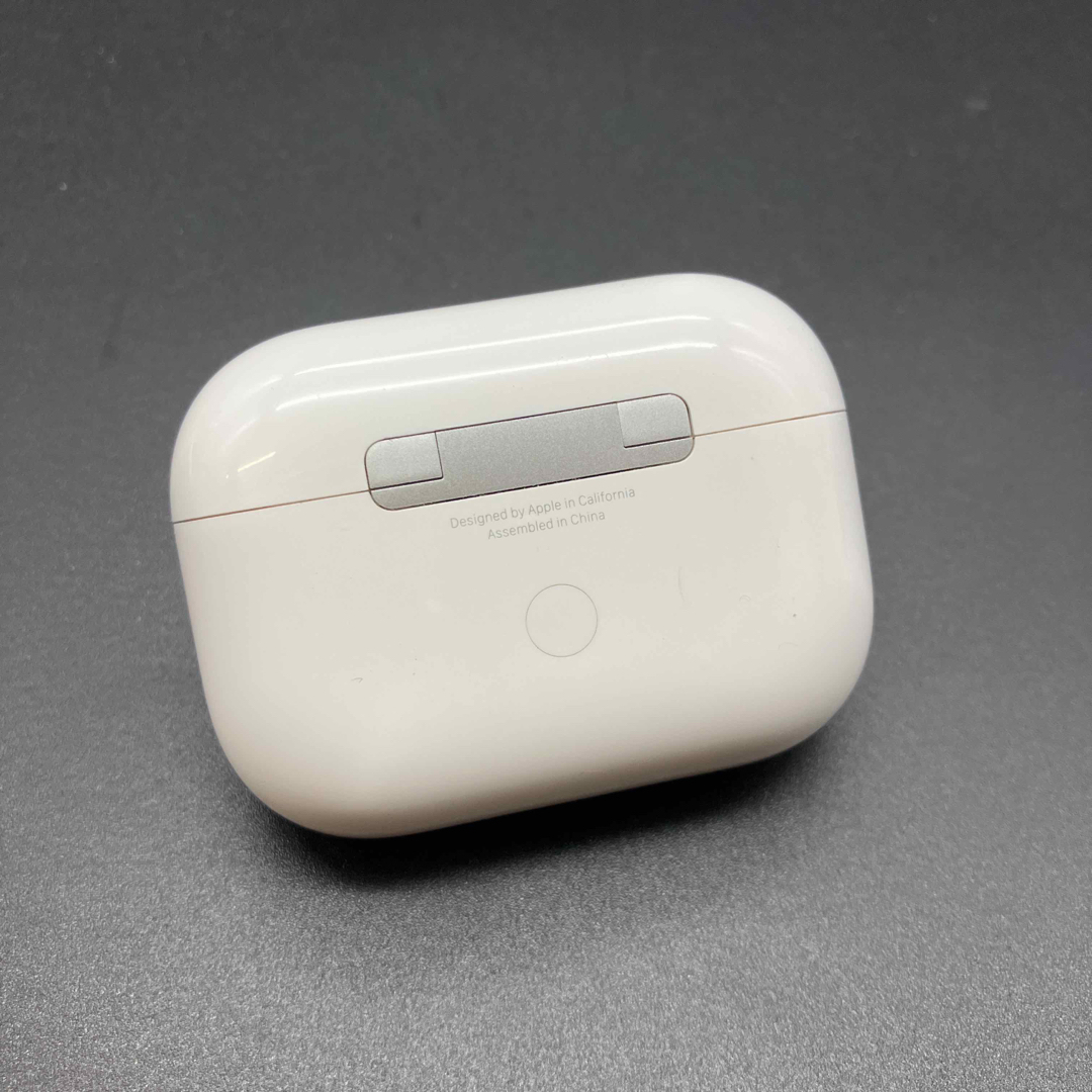 1）Apple純正 AirPods Pro用 ワイヤレス充電ケース A2190