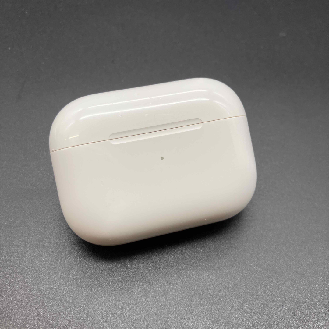 1）Apple純正 AirPods Pro用 ワイヤレス充電ケース A2190