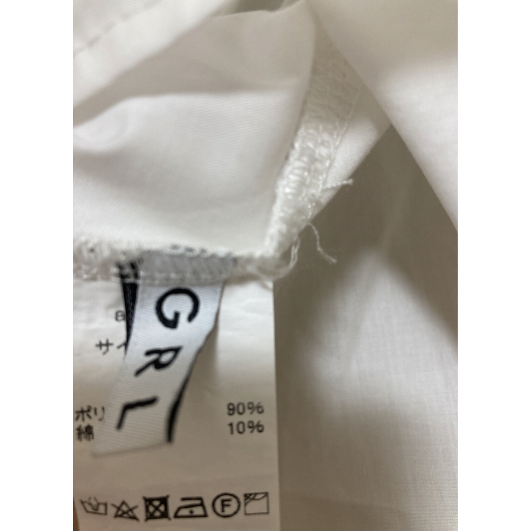 GRL(グレイル)のグレイル　バックボタンパフスリーブペプラムブラウス レディースのトップス(シャツ/ブラウス(半袖/袖なし))の商品写真
