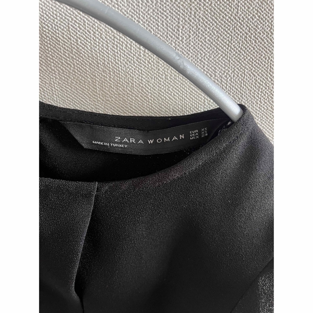 ZARA(ザラ)のZARA フリルブラウス　ブラック レディースのトップス(シャツ/ブラウス(半袖/袖なし))の商品写真