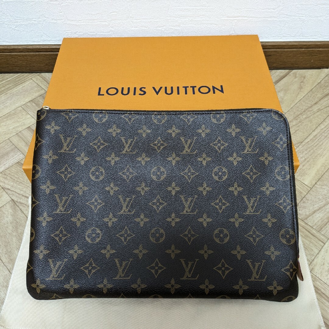 LOUIS VUITTON エテュイ・ヴォワヤージュ MM クラッチ