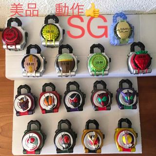 バンダイ(BANDAI)の【美品】仮面ライダー鎧武　食玩　SGロックシード　16個まとめ売り(特撮)