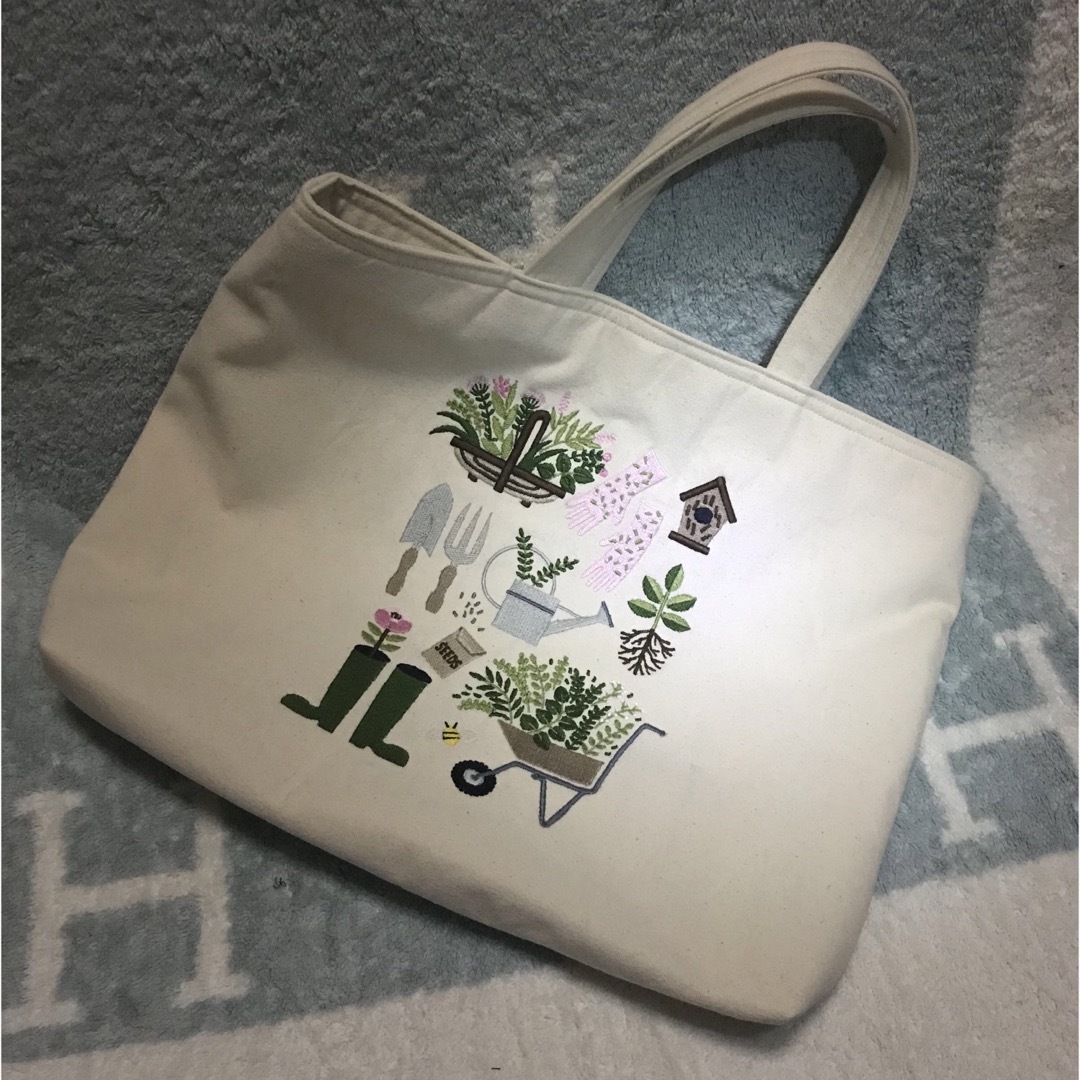 99999円 庭仕事 刺繍のトートバッグ Garden 帆布 生成り 樋口愉美子