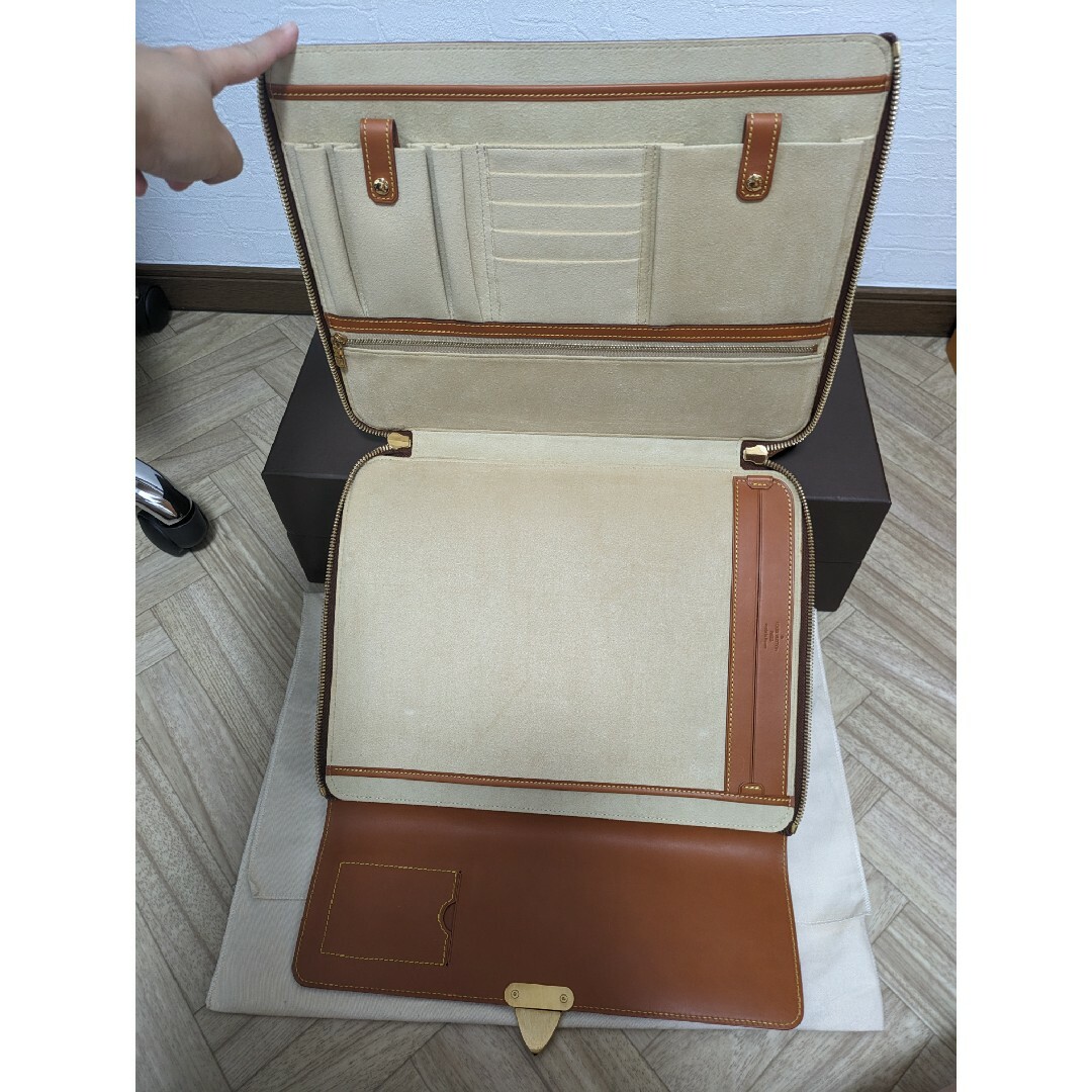 LOUIS VUITTON - LOUIS VUITTON ノマド ビジネス クラッチ バッグの
