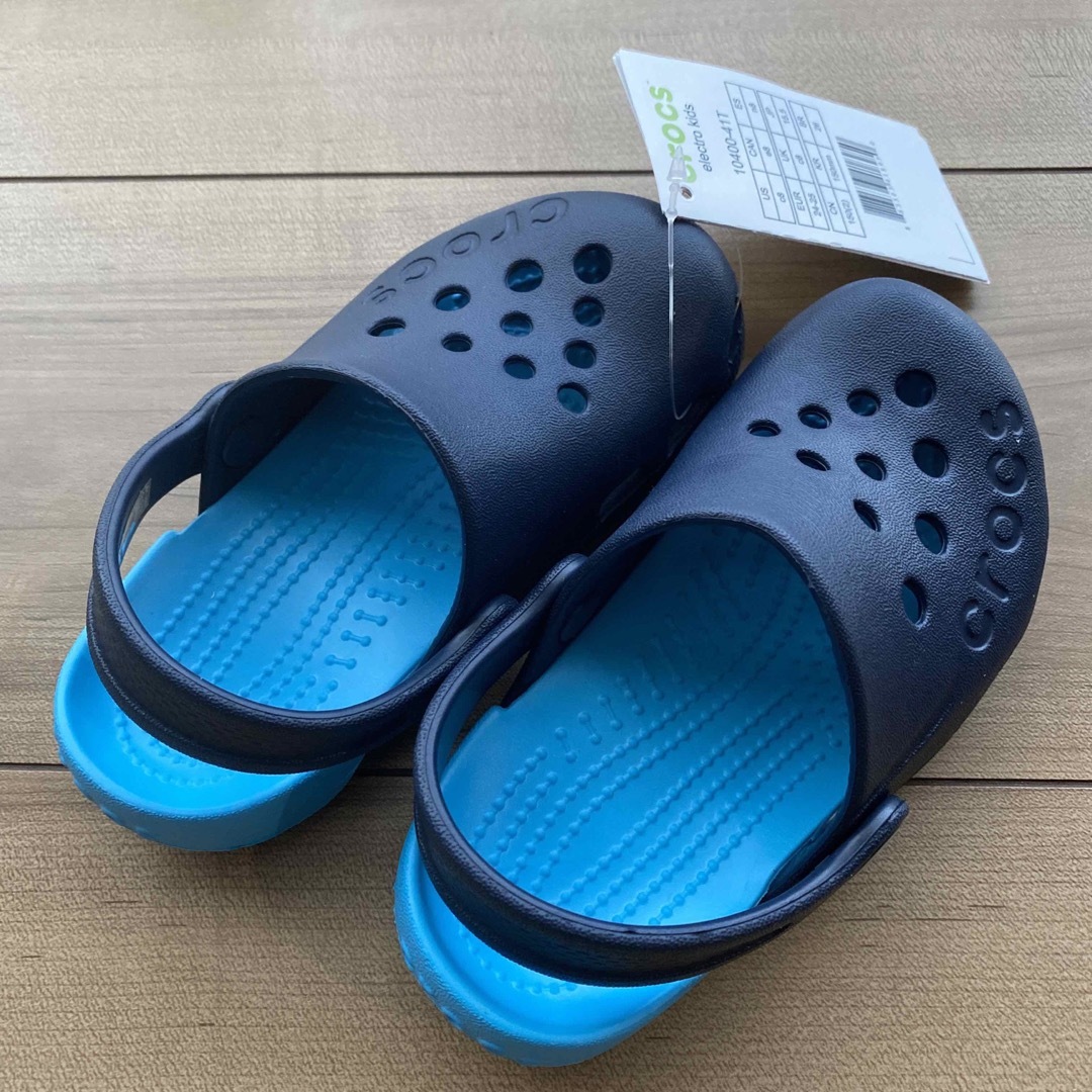 crocs(クロックス)の新品 タグ付●クロックス CROCS エレクトロキッズ ネイビー 15.5cm キッズ/ベビー/マタニティのキッズ靴/シューズ(15cm~)(サンダル)の商品写真