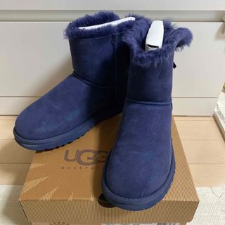 アグ(UGG)のUGG ミニベイリーボウ ネイビー 24㎝(ブーツ)