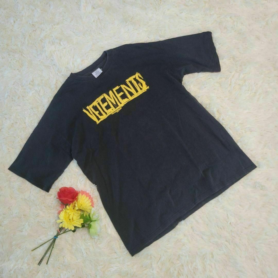VETEMENTS - ヴェトモン ブラック×イエロー かっこいい Tシャツ
