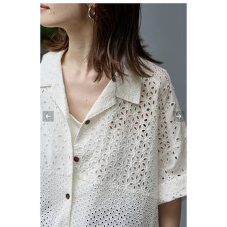 フレームワーク(FRAMeWORK)のカットワーク刺繍半袖シャツ(シャツ/ブラウス(半袖/袖なし))