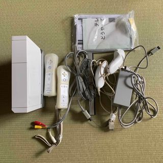 ウィー(Wii)のWiiヌンチャク2個(家庭用ゲーム機本体)