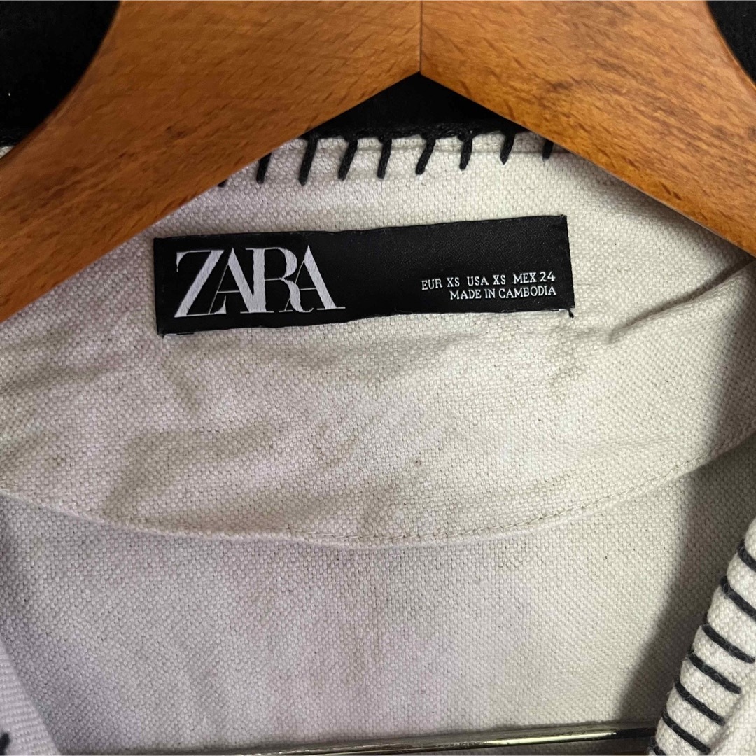 ZARA(ザラ)の金属デカボタン【ZARA】パイピングノーカラージャケット*ウエストリボン*リネン レディースのジャケット/アウター(ノーカラージャケット)の商品写真