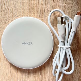 アンカー(Anker)の美品　Anker PowerWave 10 Pad 改善版(バッテリー/充電器)