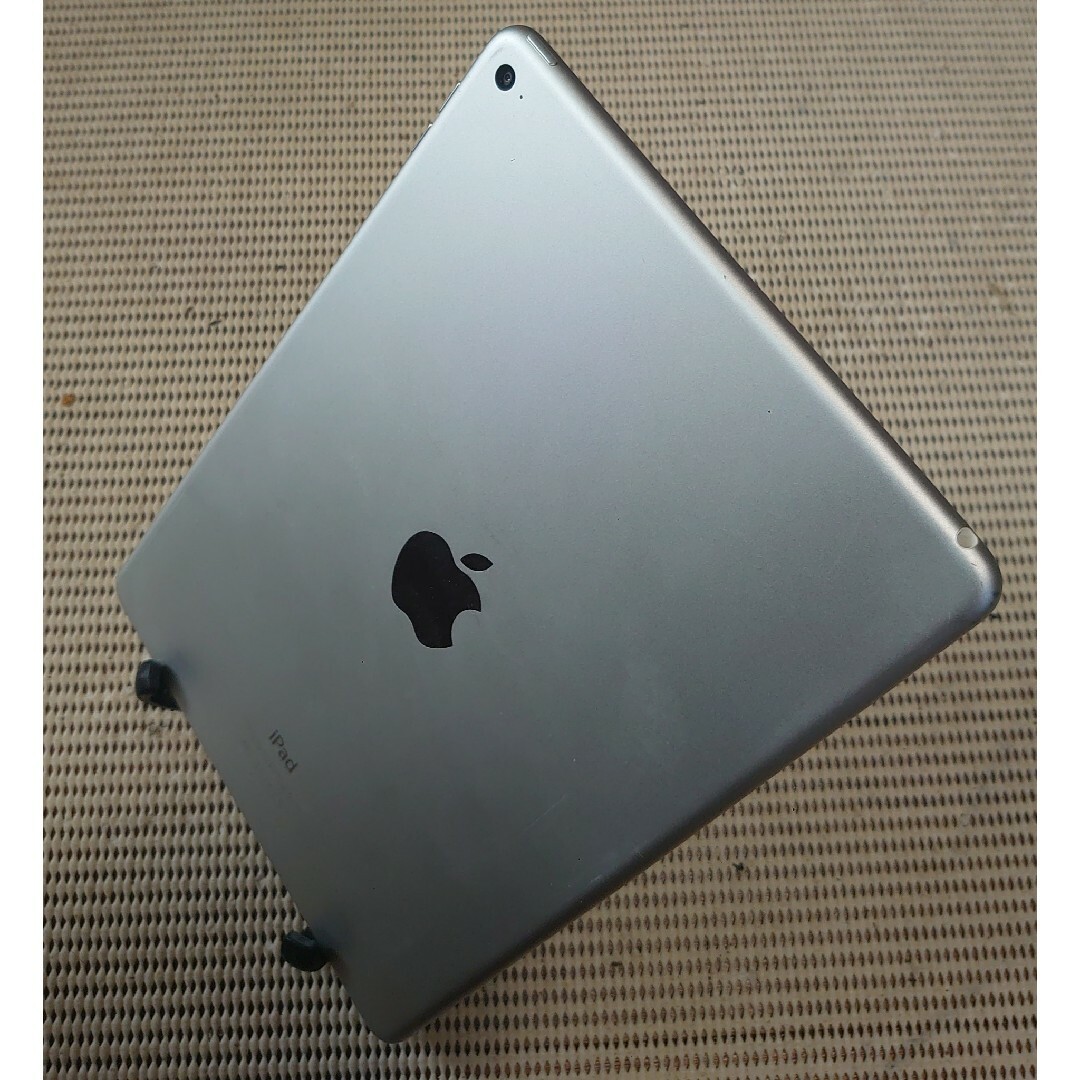 iPad - QG5VT 完動品iPad Air2(A1566)本体16GBシルバー送料込の通販 by