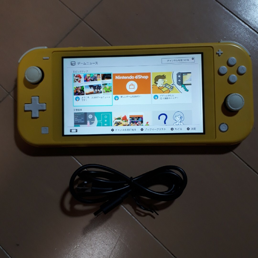 Nintendo Switch Lite イエロー 本体　オマケ充電器