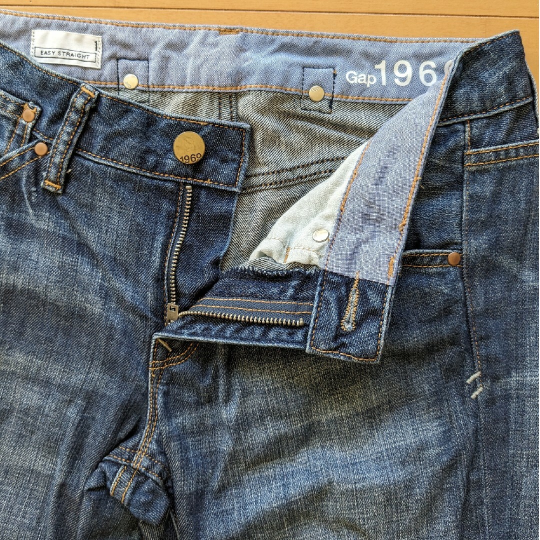 GAP(ギャップ)のGAP EASY STRAIGHT　パッチワークステッチ　ダメージ　デニムパンツ レディースのパンツ(デニム/ジーンズ)の商品写真