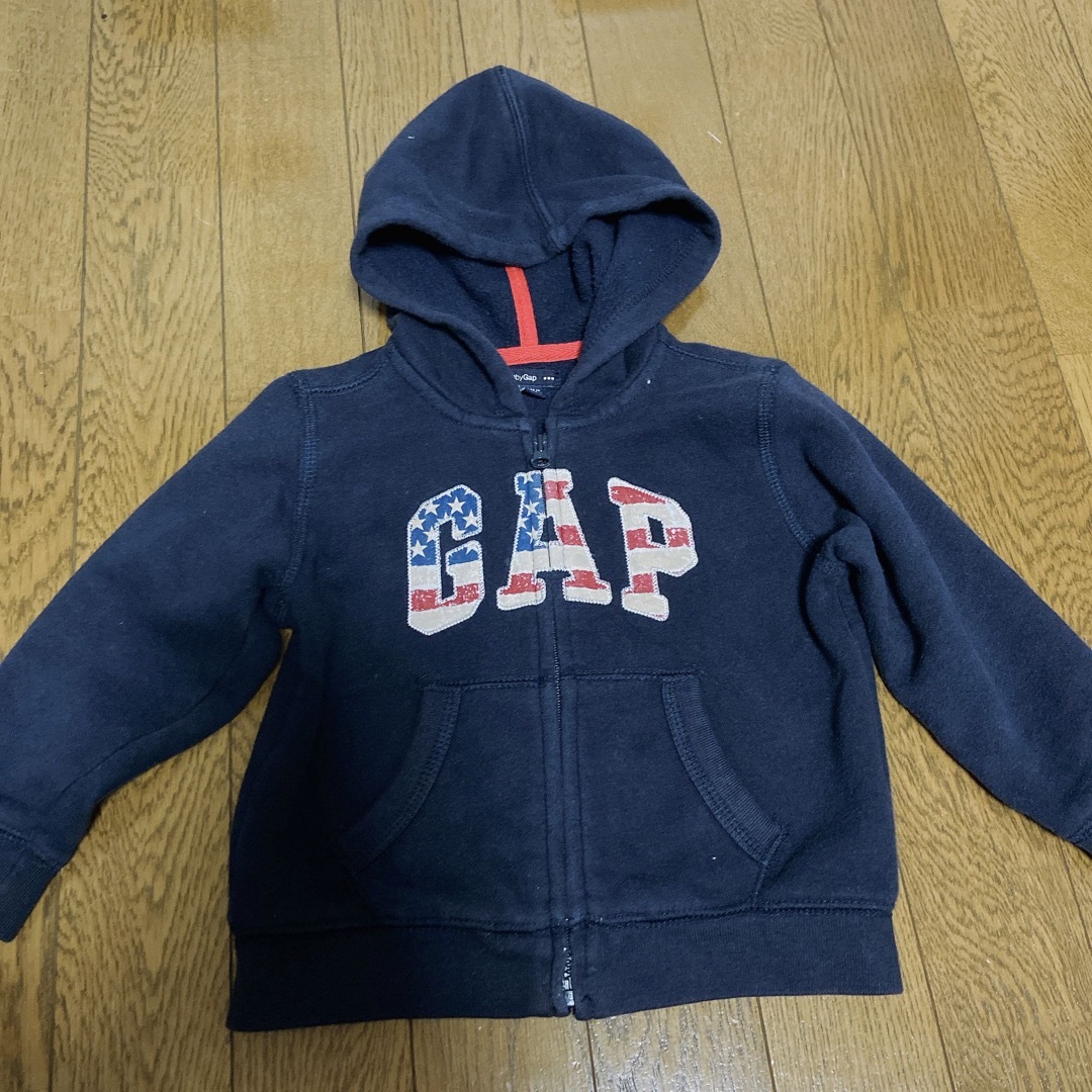 babyGAP(ベビーギャップ)のGAP 紺色　パーカー　90 キッズ/ベビー/マタニティのキッズ服男の子用(90cm~)(ジャケット/上着)の商品写真