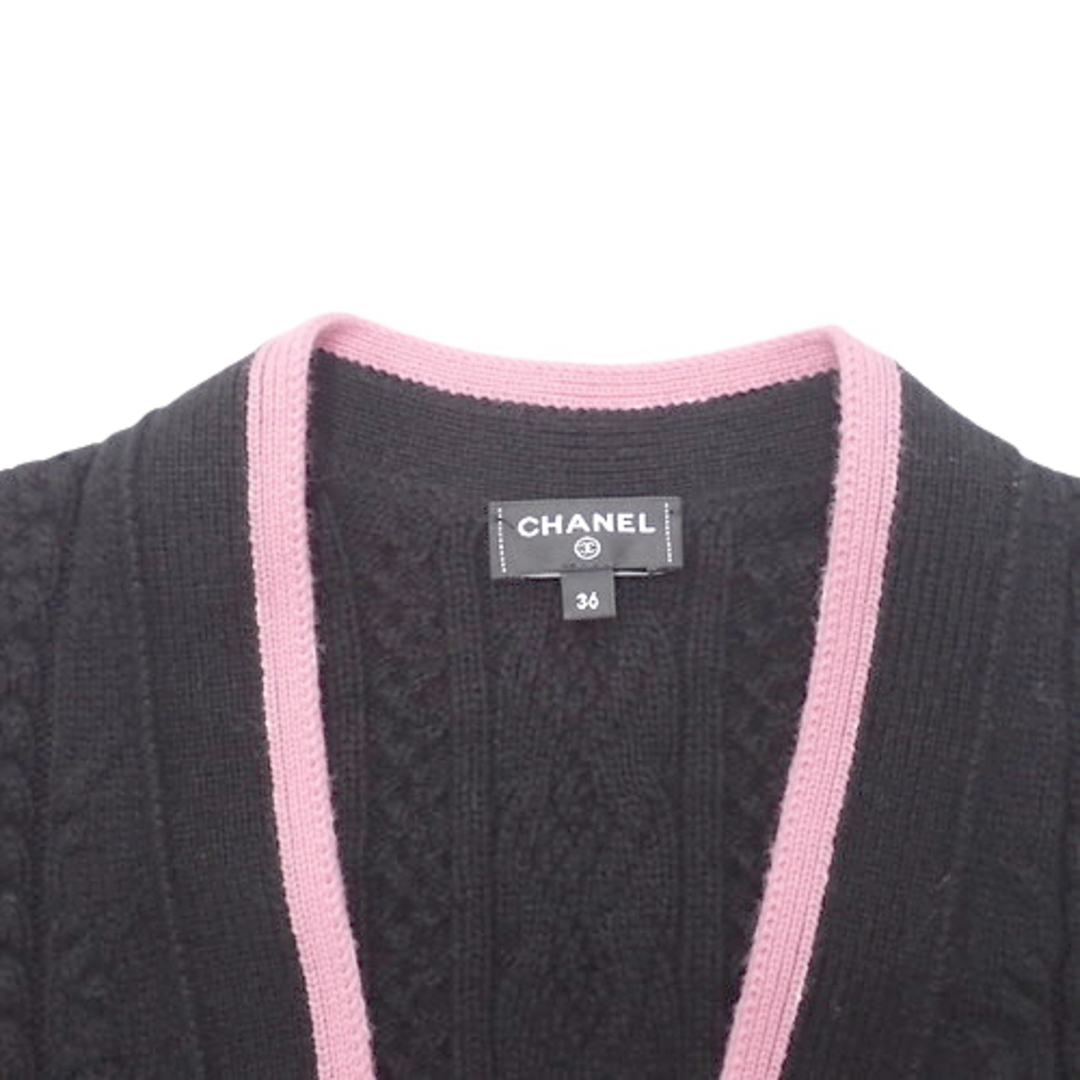 CHANEL(シャネル)のCHANEL(シャネル) ココボタン ニットカーディガン トップス アパレル ファッション ショート丈 36 カシミヤ コットン ポリアミド ブラック黒 ホワイト白シロ ピンク レディース 40803000838【中古】【アラモード】 レディースのトップス(カーディガン)の商品写真