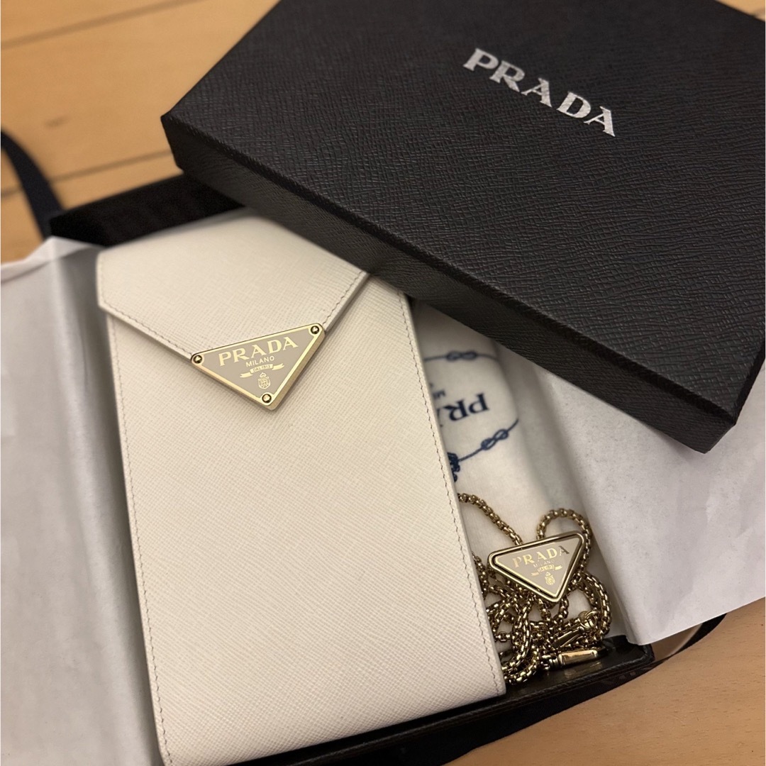 PRADA 新品箱付き　携帯ケース　ショルダーiPhoneケース