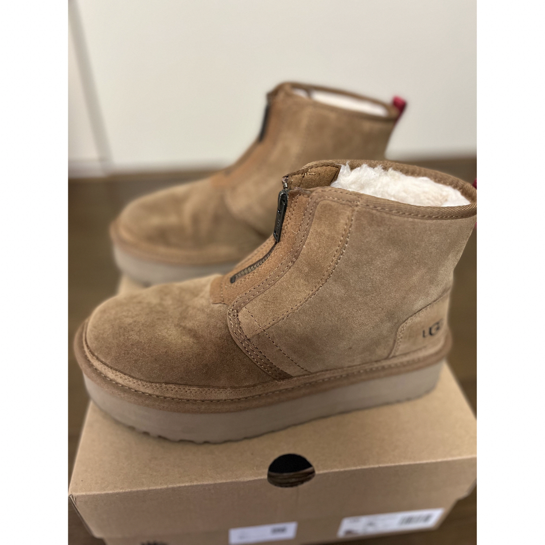 専用　アグ UGG Neumel Platform Zip Suede