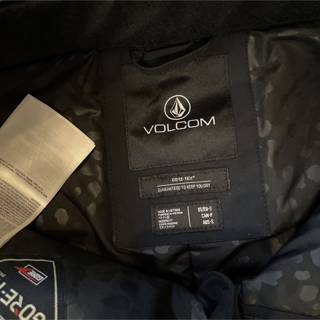 volcom(ボルコム)のぺこすけ様専用　ボルコム　L-GORETEX 1度のみ使用　美品 スポーツ/アウトドアのスノーボード(ウエア/装備)の商品写真