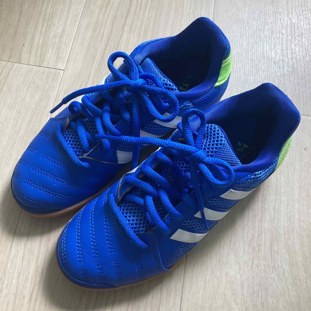 adidas(アディダス)のめろんそーだ様 アディダス フットサルシューズ  21.0cm サッカー スポーツ/アウトドアのサッカー/フットサル(シューズ)の商品写真