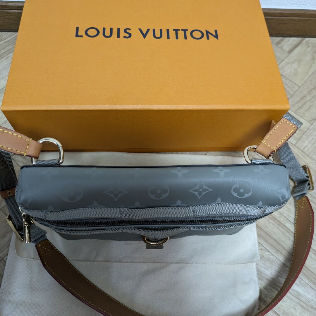 LOUIS VUITTON モノグラムチタニウム メッセンジャーPM