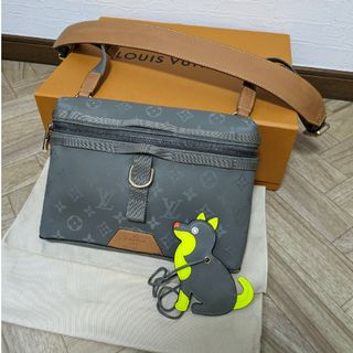 ルイヴィトン(LOUIS VUITTON)のLOUIS VUITTON モノグラムチタニウム メッセンジャーPM(ショルダーバッグ)