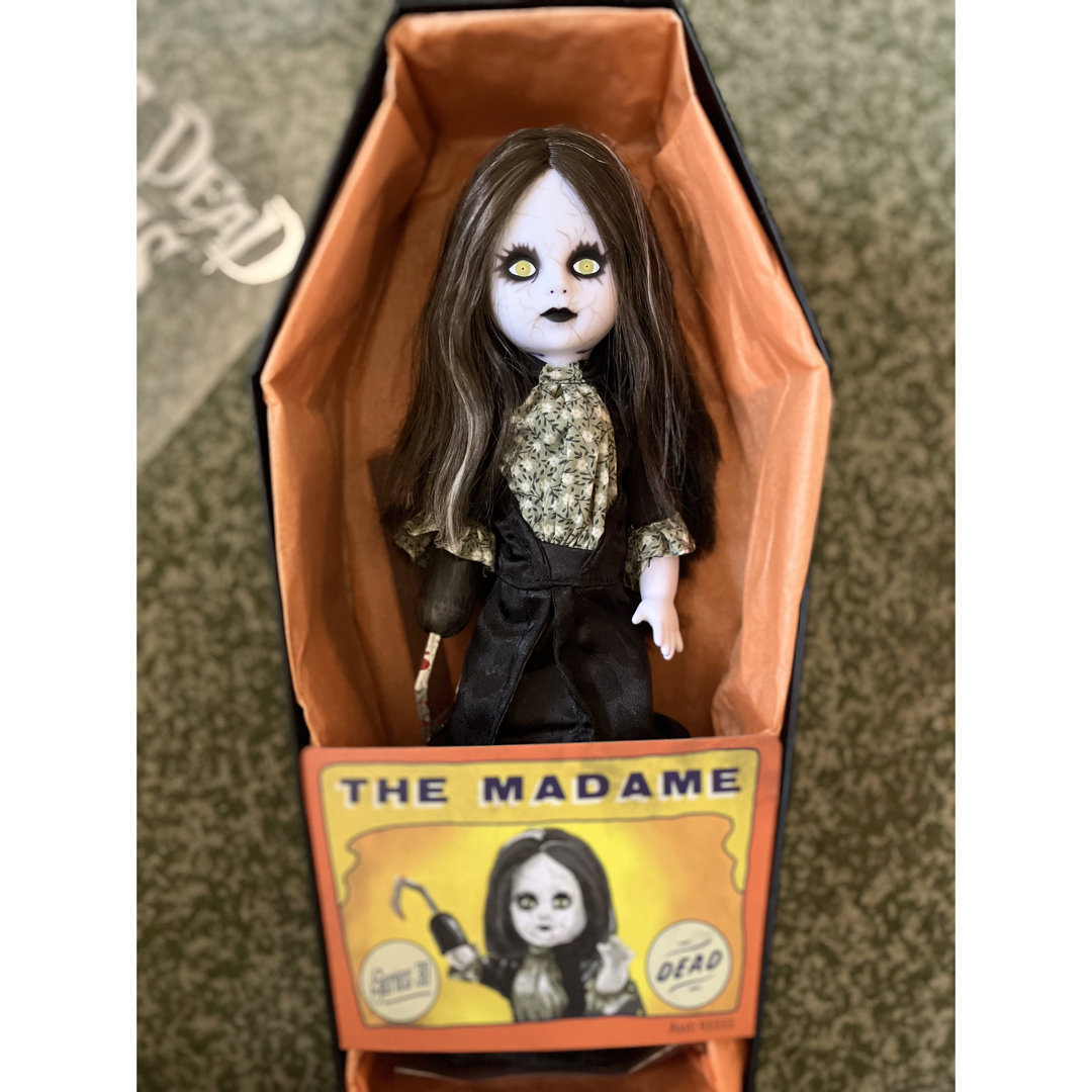 フィギュアliving dead dolls .  the madame