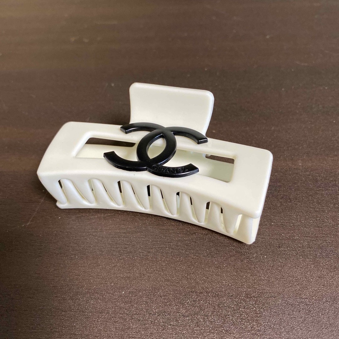 CHANEL - CHANEL バレッタ ノベルティ ヘアクリップ アイボリーの通販