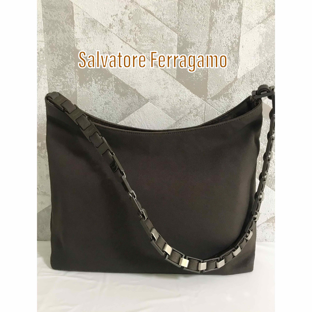 Salvatore Ferragamo(サルヴァトーレフェラガモ)の【良品】フェラガモ ヴァラ チェーン キャンバス ショルダー トートバッグ 肩掛 レディースのバッグ(トートバッグ)の商品写真