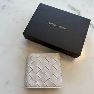 ボッテガヴェネタ(Bottega Veneta)のセール！新品未使用【ボッテガべネタ】白⭐️ミニ財布(財布)