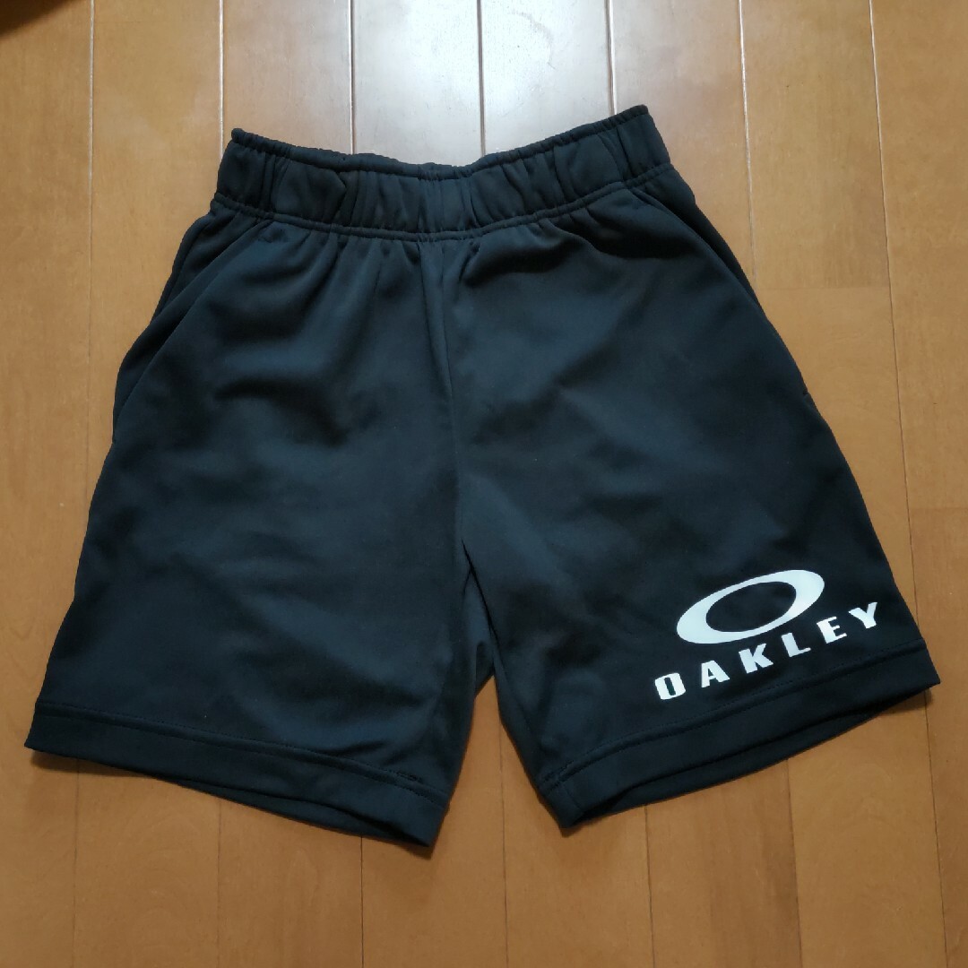 Oakley(オークリー)の子供用XSサイズ130cm　ハーフパンツ キッズ/ベビー/マタニティのキッズ服男の子用(90cm~)(パンツ/スパッツ)の商品写真