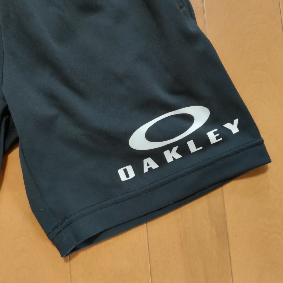 Oakley(オークリー)の子供用XSサイズ130cm　ハーフパンツ キッズ/ベビー/マタニティのキッズ服男の子用(90cm~)(パンツ/スパッツ)の商品写真