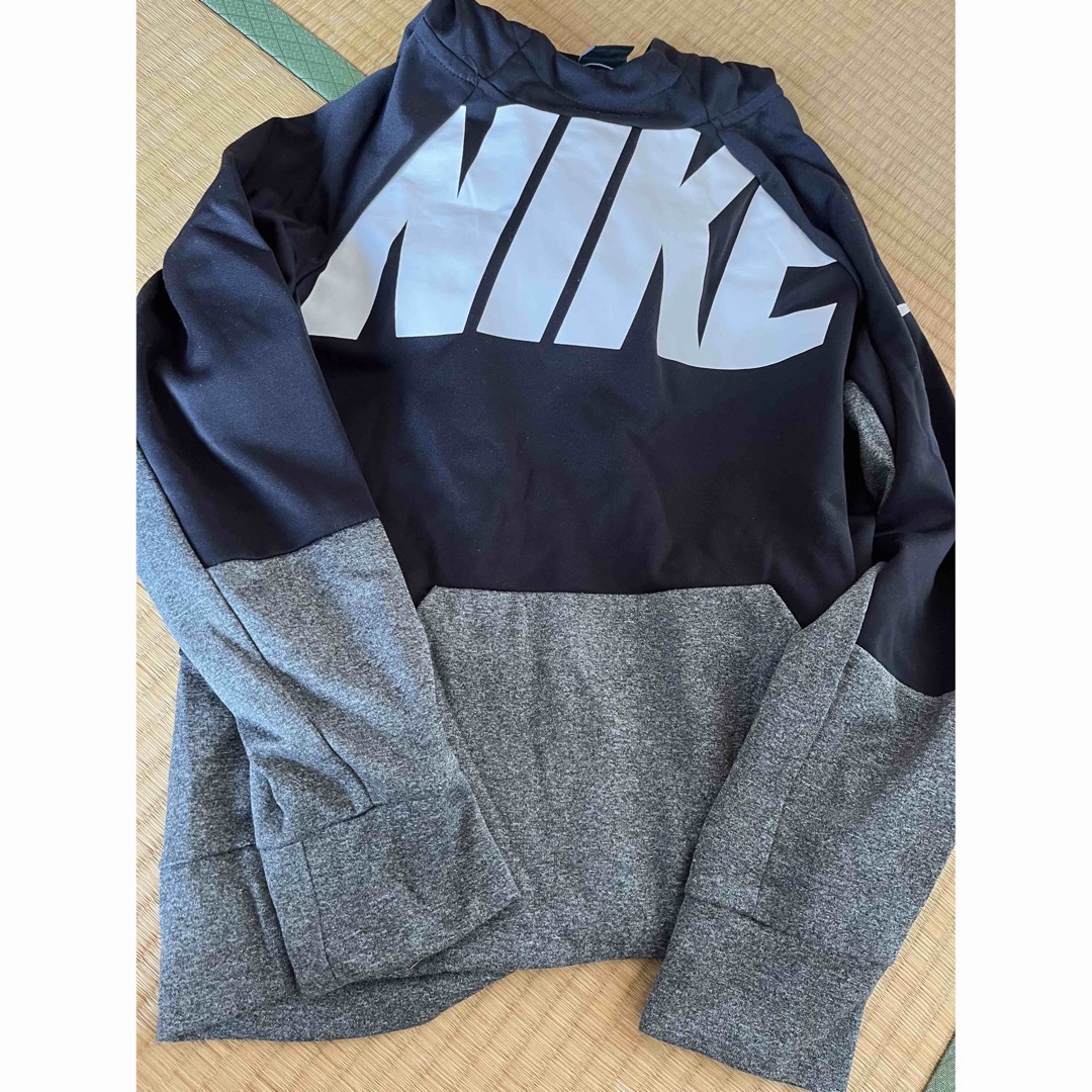 NIKE(ナイキ)の美品　NIKE ロンT トレーナー　パーカー　150 キッズ/ベビー/マタニティのキッズ服男の子用(90cm~)(Tシャツ/カットソー)の商品写真