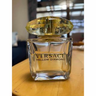 ヴェルサーチ(VERSACE)の香水　ヴェルサーチ 30ml  イエローダイアモンド オーデトワレ(ユニセックス)