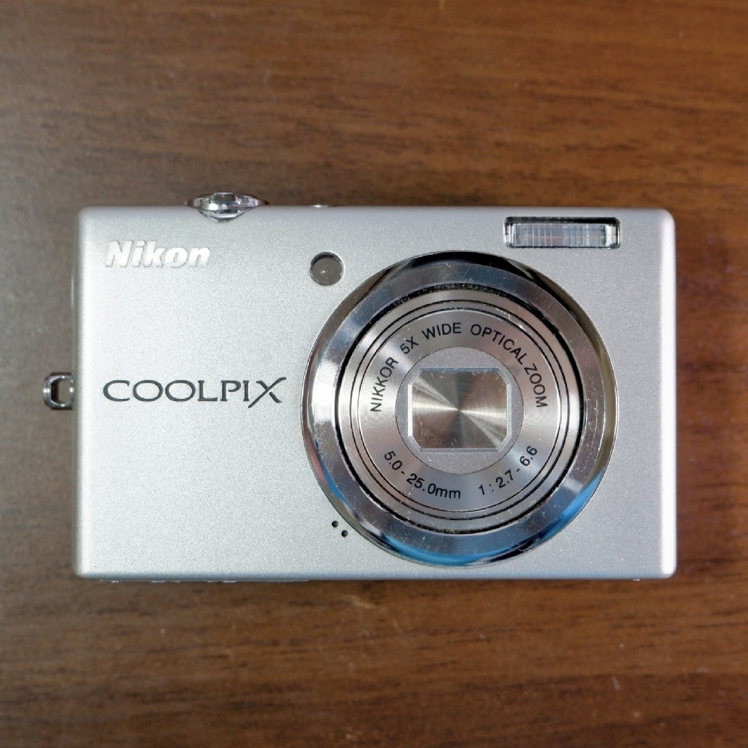 Nikon(ニコン)のNikon COOLPIX S570 スマホ/家電/カメラのカメラ(コンパクトデジタルカメラ)の商品写真