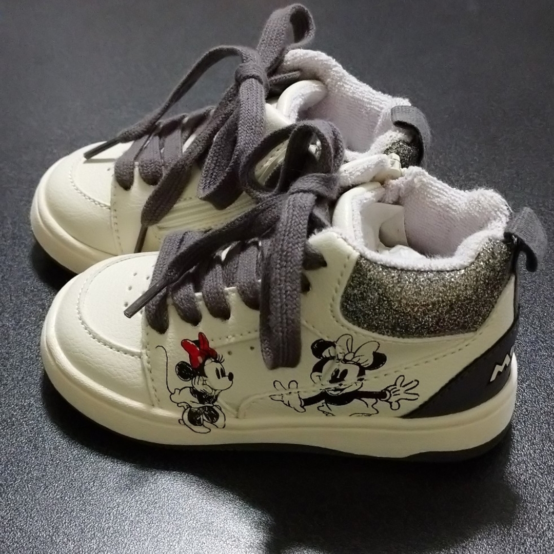 ZARA KIDS(ザラキッズ)のZARA ミニーマウス柄  靴 キッズ/ベビー/マタニティのベビー靴/シューズ(~14cm)(スニーカー)の商品写真