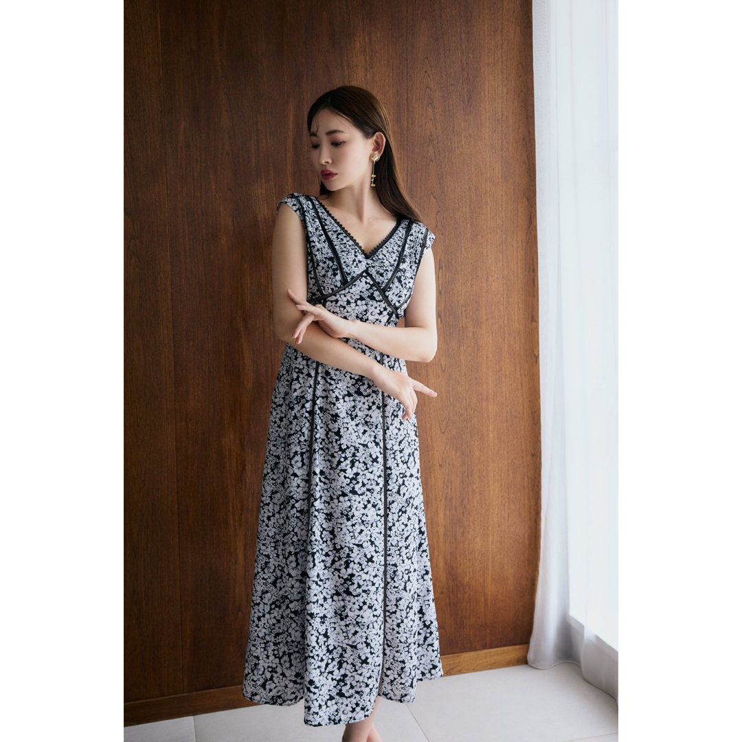 【取置き中】Herlipto Lace Trimmed Floral Dress