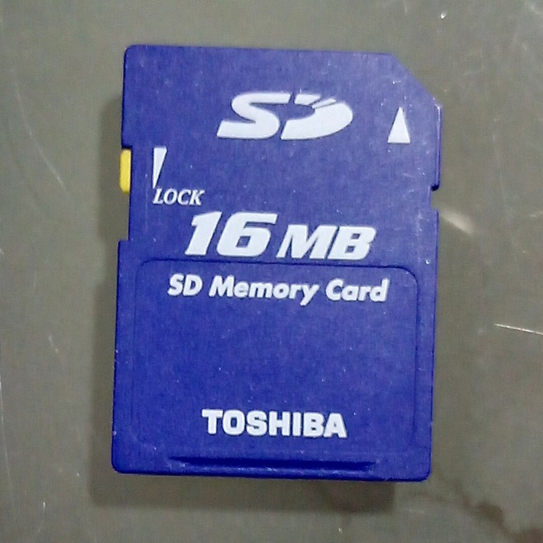 東芝(トウシバ)のSDカード　16MB スマホ/家電/カメラのカメラ(コンパクトデジタルカメラ)の商品写真