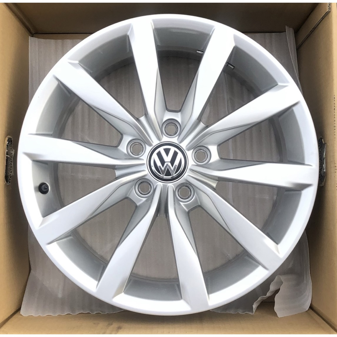 Volkswagen(フォルクスワーゲン)のフォルクスワーゲンＶＷ 超美品ゴルフ７ハイライン17in純正ホイール 4本 自動車/バイクの自動車(ホイール)の商品写真