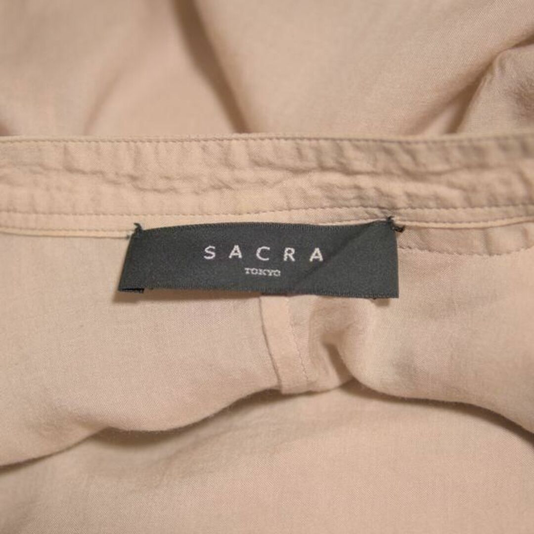 SACRA(サクラ)の美品 SACRA チュニック ブラウス フリル スキッパー ベージュ サクラ レディースのトップス(チュニック)の商品写真