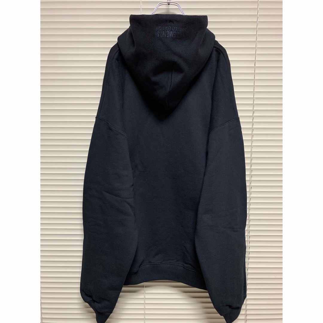 VETEMENTS - 新品《 VETEMENTS 》X-Large Logo Hoodie XSの通販 by