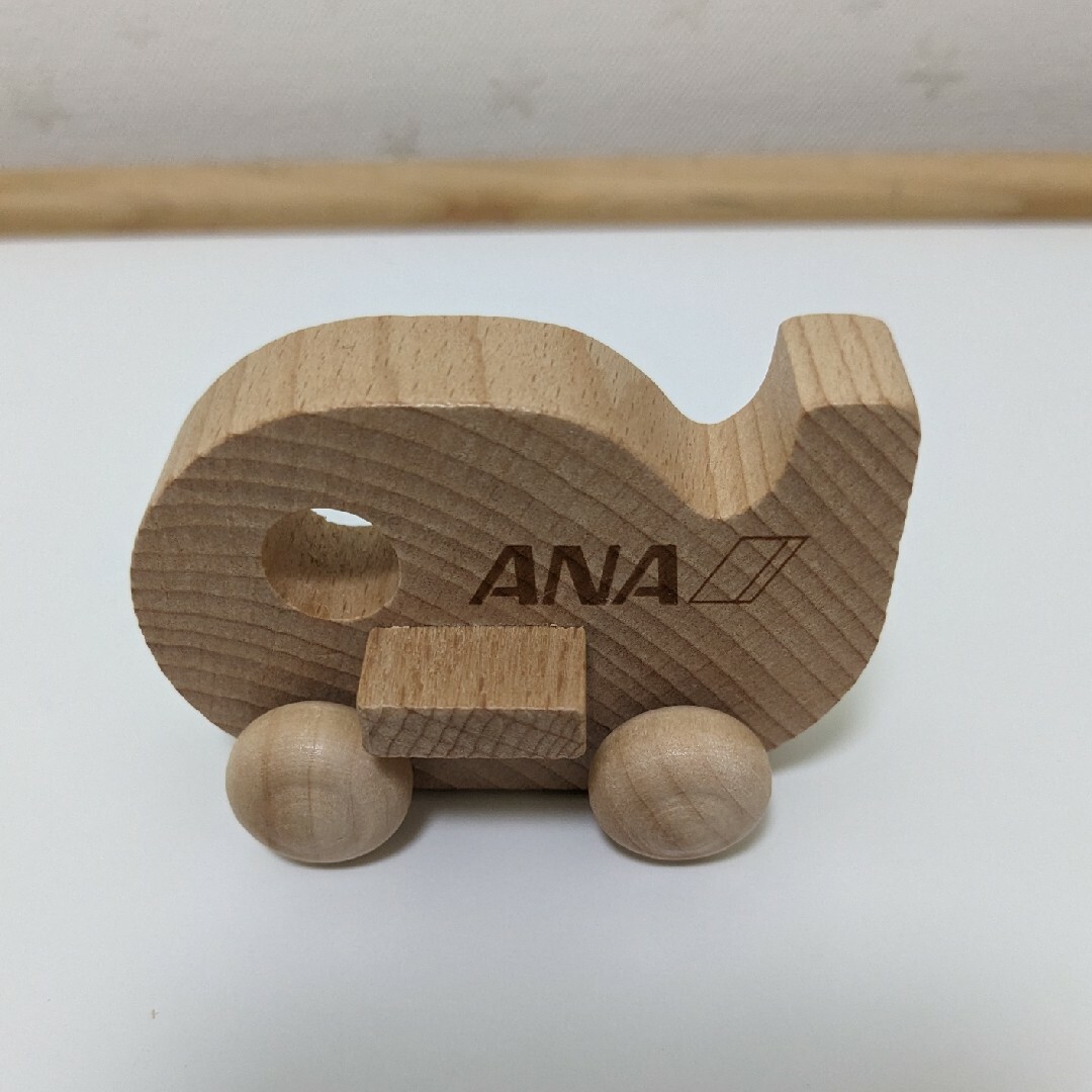 ANA(全日本空輸)(エーエヌエー(ゼンニッポンクウユ))のANA 木製おもちゃ コロコロ飛行機 エンタメ/ホビーのコレクション(ノベルティグッズ)の商品写真