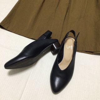 イング(ing)の美品 ing イング 本革Vカットバックベルトパンプス 日本製 黒^^☆(ローファー/革靴)